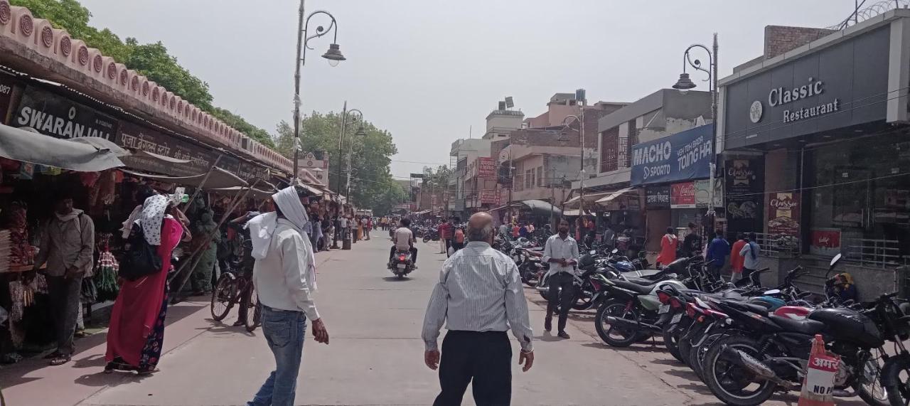 Dubey Homestay - 500 Meter From Temple Vrindavan Luaran gambar